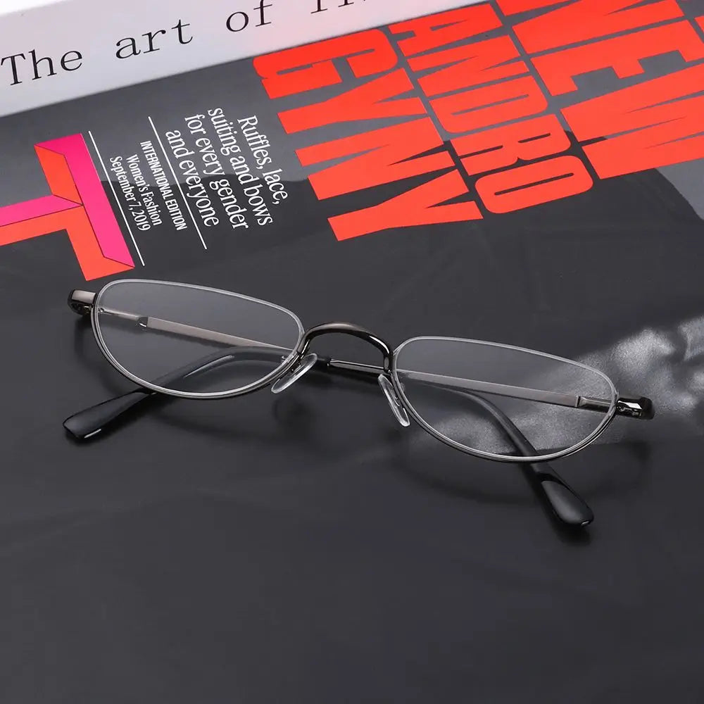 Gafas de montura metálica ovalada y estrecha